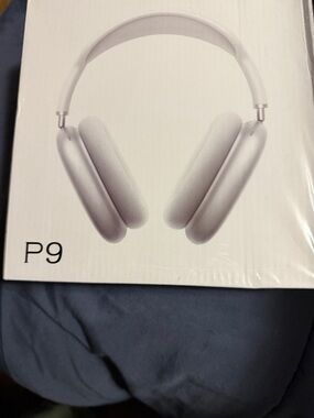 P9 Over-Ear Wireless Headphones - Red